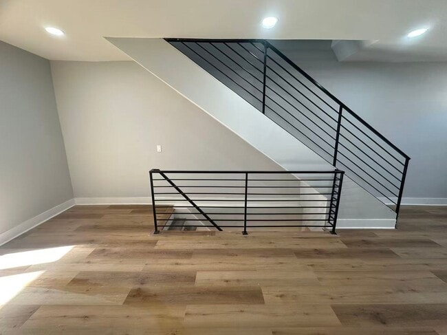 Building Photo - 3 bedroom 1 bath house available in South Philly