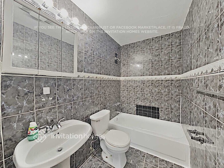 Building Photo - 20352 NW 39th Ct