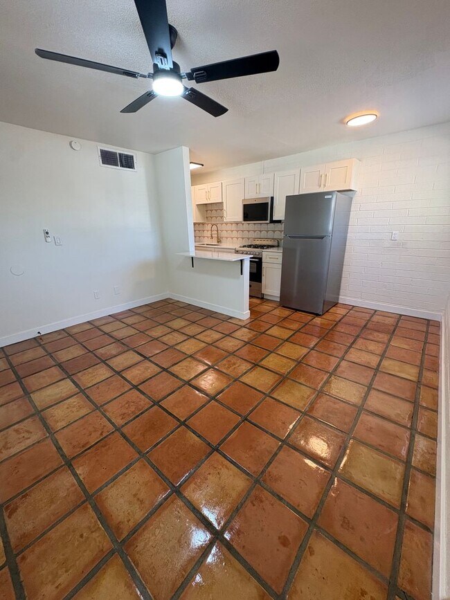 Building Photo - 817 S Melody Ln