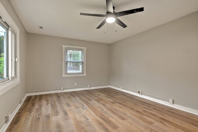 Building Photo - 1712 Oaklawn St