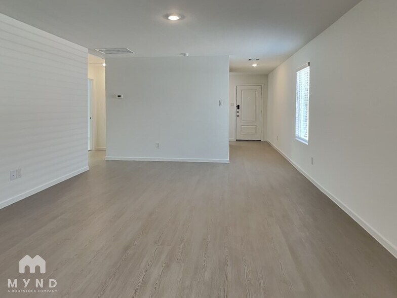 Building Photo - 2049 Belgian Dr