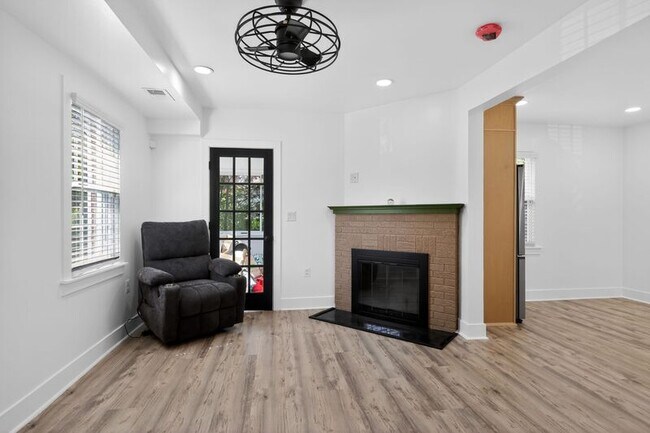 Building Photo - 2112 34th St SE