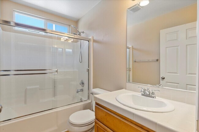 Building Photo - 14932 Isamar Ln