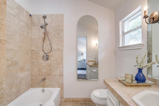 Building Photo - 624 Edgefield Rd