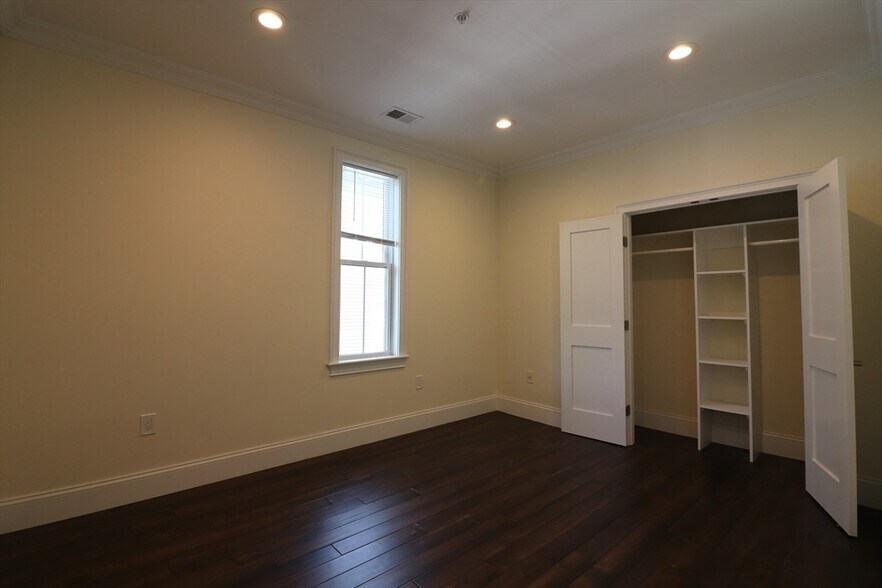Building Photo - 140 Minden St