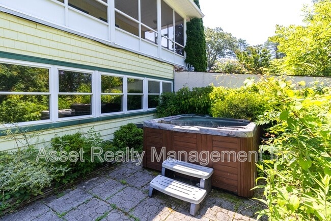 Building Photo - 2084 Allenridge Dr