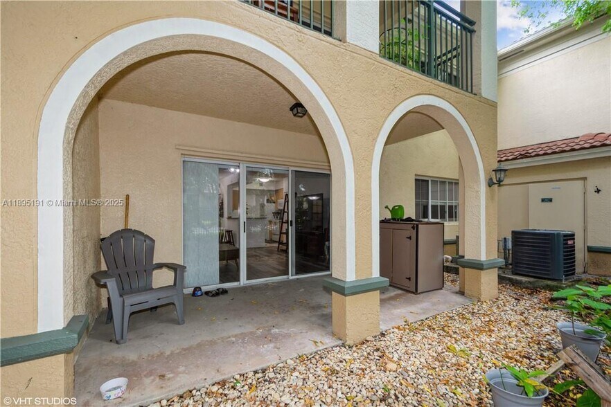 Building Photo - 2439 Centergate Dr