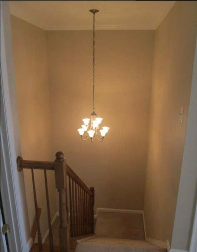 Building Photo - Beautiful 3 Bed 2 Bath 2 Half Bath Brick T...
