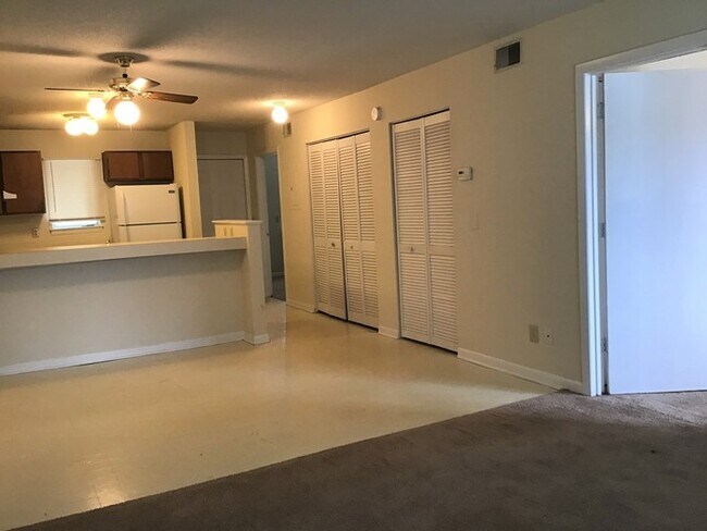 Building Photo - 2 Bedroom Condo in Eagles Landing!