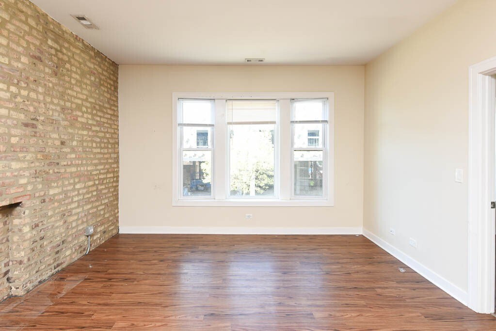 Building Photo - 3550 W Lawrence Ave