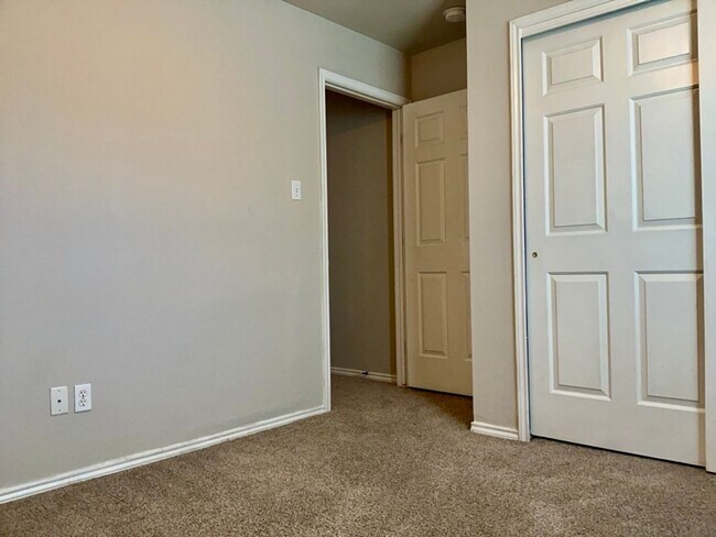 Building Photo - Adorable Move-In Ready 3/2 in Georgetown! ...