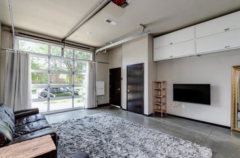 Building Photo - 803 E Mifflin St