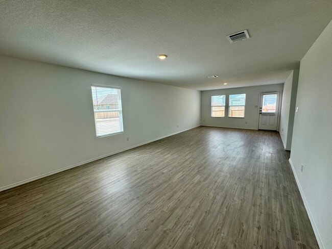 Building Photo - Modern 4-Bedroom Home with Community Pool ...