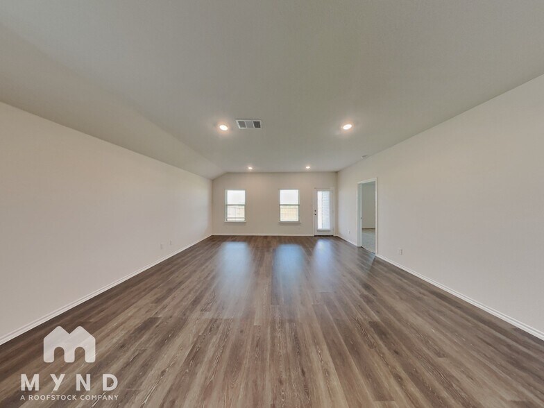 Building Photo - 4101 Black Canyon Dr