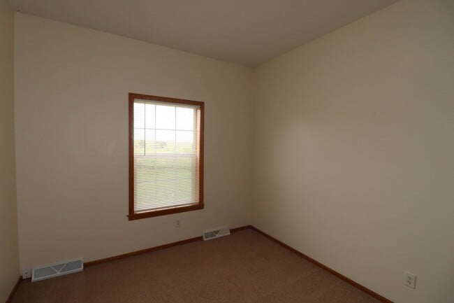Building Photo - Spacious Home for rent!