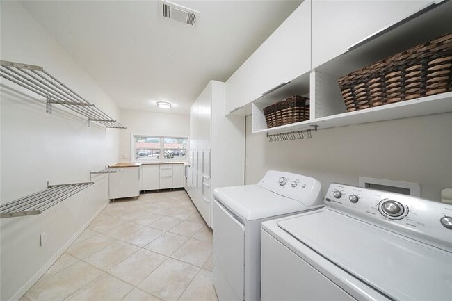 Building Photo - 1428 W 43rd St