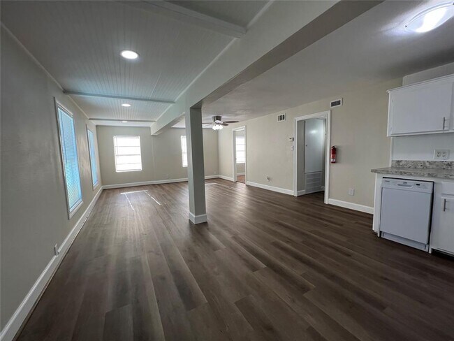 Building Photo - 414 Murex St