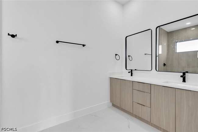 Building Photo - 3202 21st St W