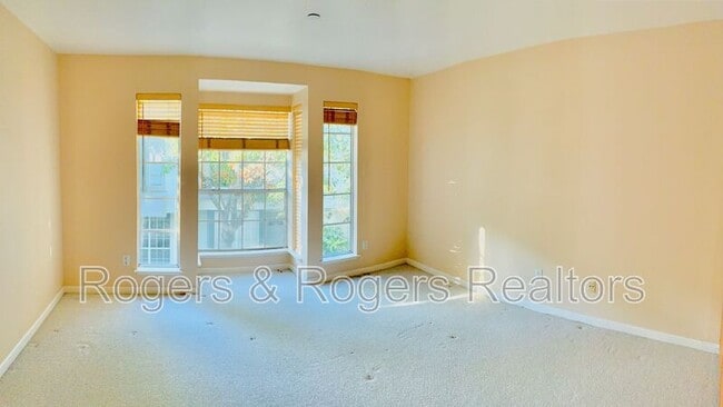 Building Photo - 988 Belmont Terrace