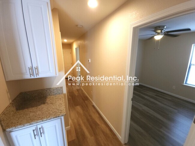 Building Photo - 4537 Fox Valley Cir