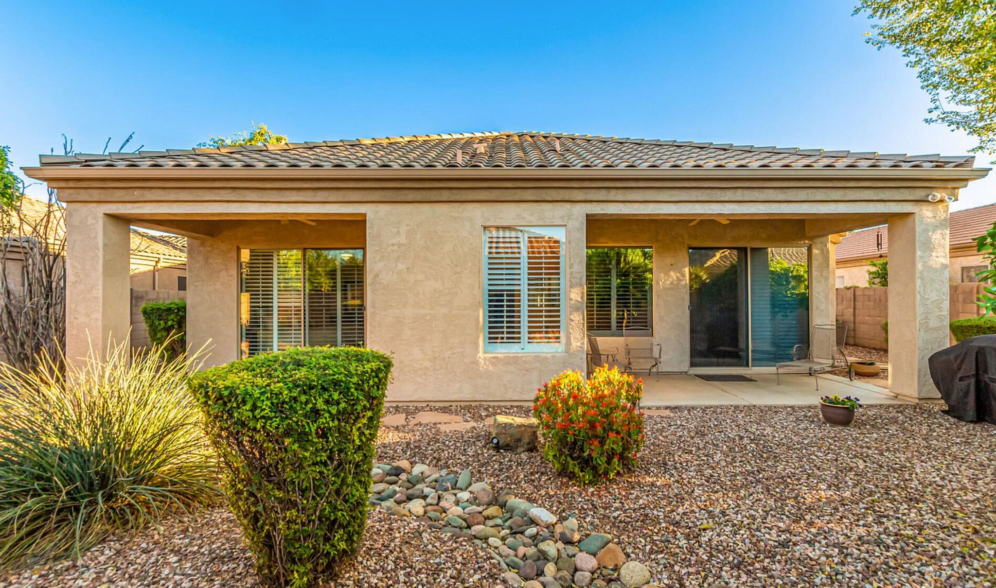 Building Photo - 892 W Raven Dr