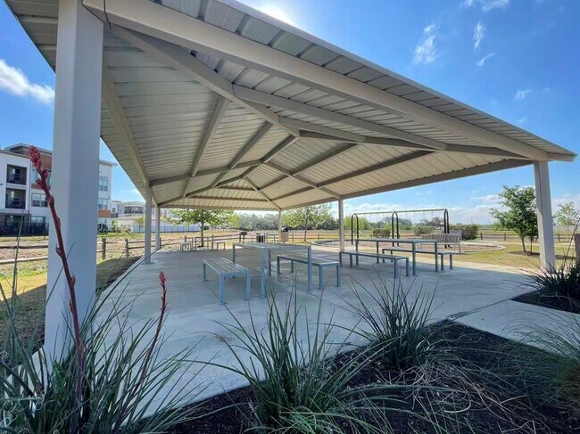 Building Photo - 141 Mammoth Dr