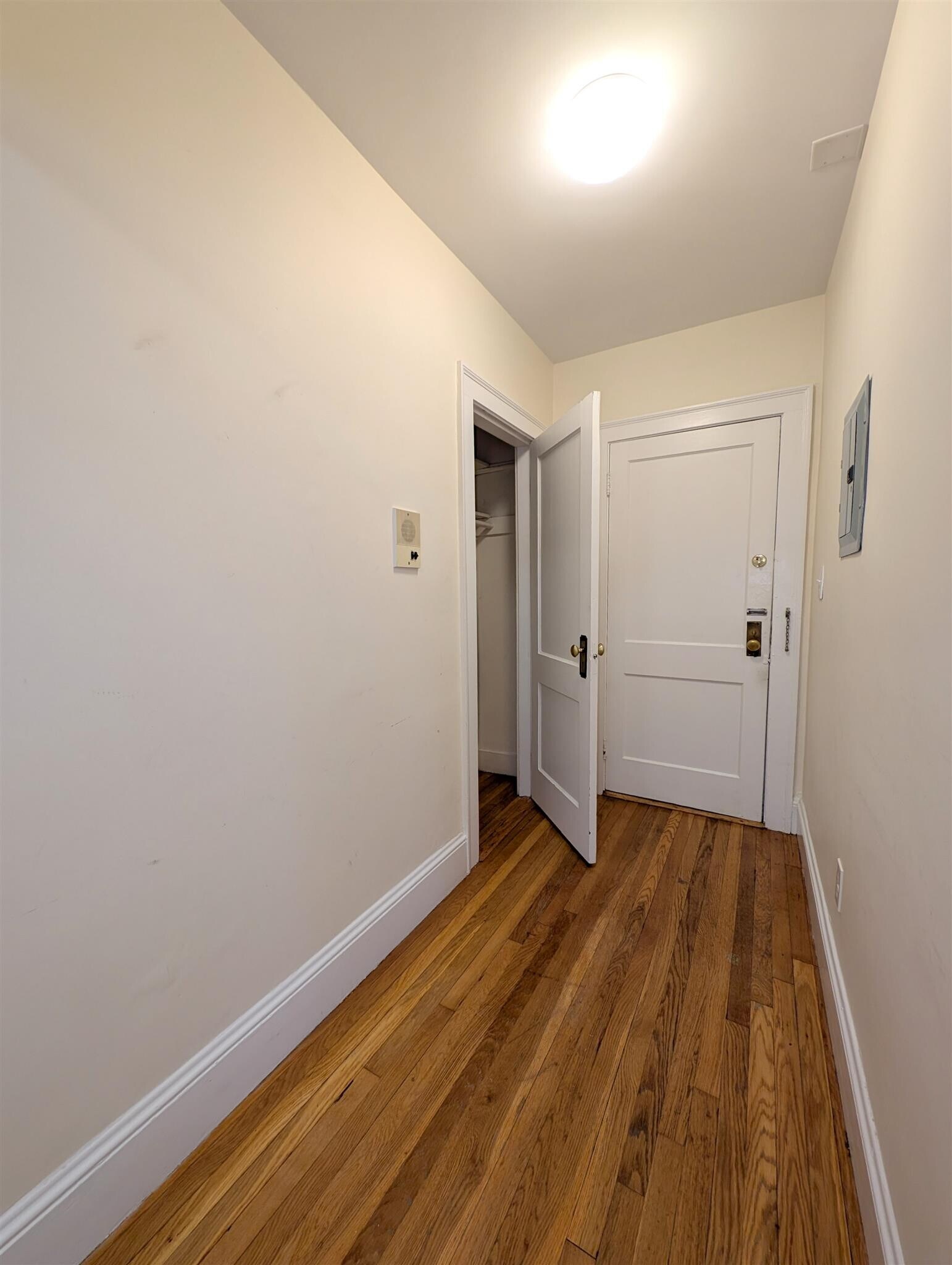 Building Photo - 32 College Ave