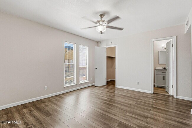 Building Photo - 10604 Springwood Dr