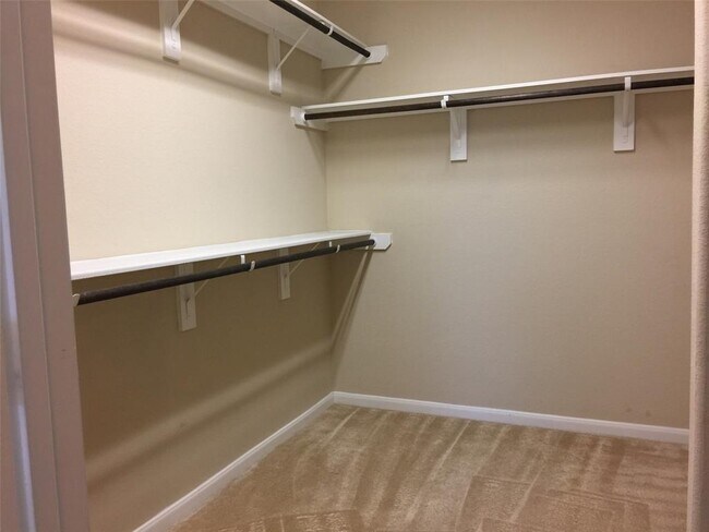 Building Photo - 15610 Whisper Woods Dr