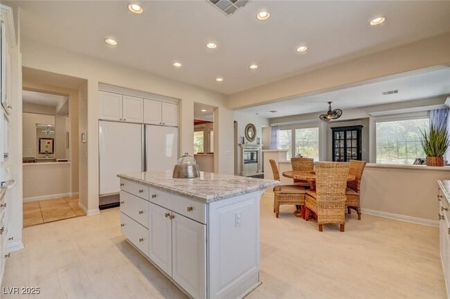 Building Photo - 209 Surtees Point St