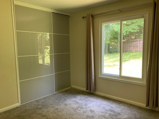 Building Photo - 16 Aquarius Ct