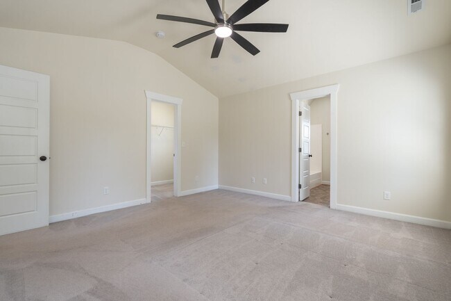 Building Photo - MOVE IN READY 3 Bedroom in the Heart of Western Branch!