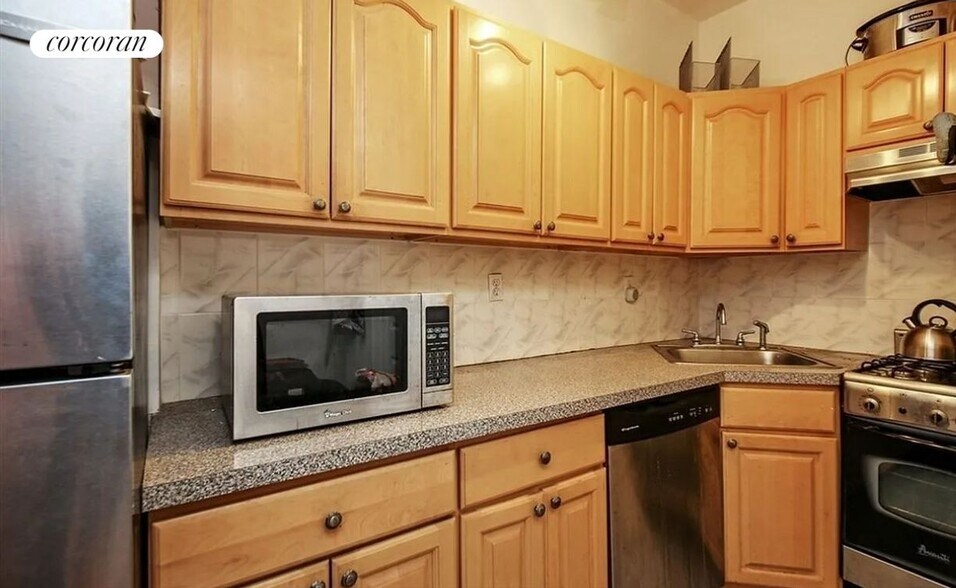 Building Photo - 103 W 74th St