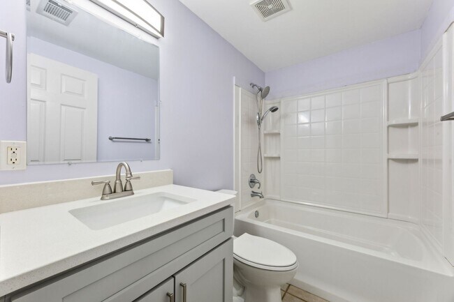 Building Photo - Renovated 3/2 on Amelia Island’s South End + HUGE Garage