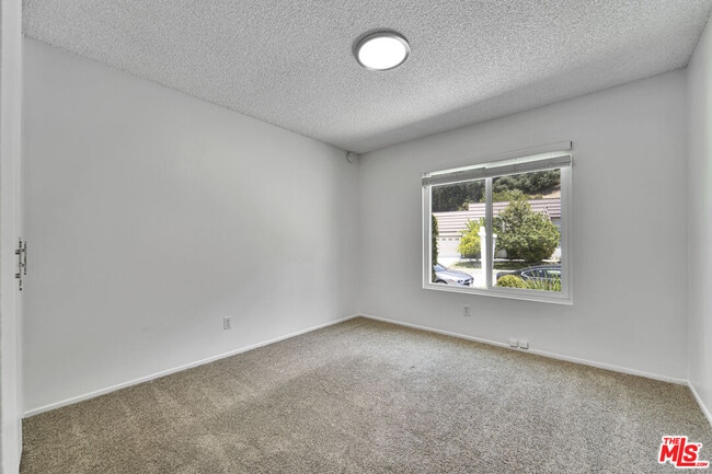 Building Photo - 3107 Hodler Dr
