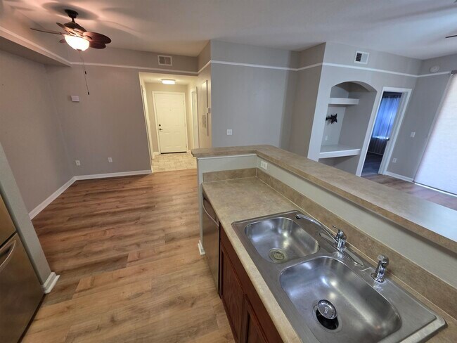 Building Photo - 2801 Chancellorsville Dr