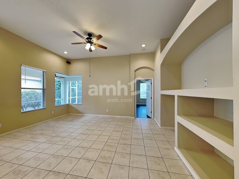 Building Photo - 17913 Timber View St