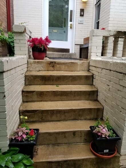 Building Photo - 1745 Kilbourne Pl NW