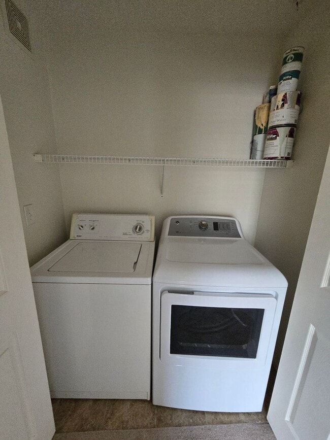 Building Photo - Beautiful 2 Bed, 2 bath condo