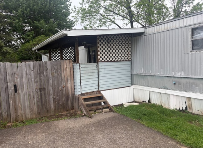 Building Photo - 4065 W Ridge Rd