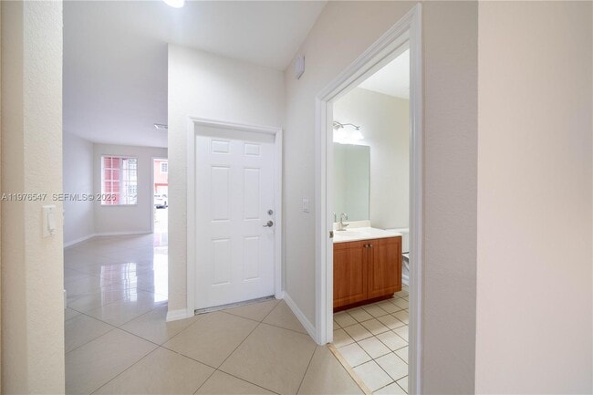 Building Photo - 5327 SW 40th Ave