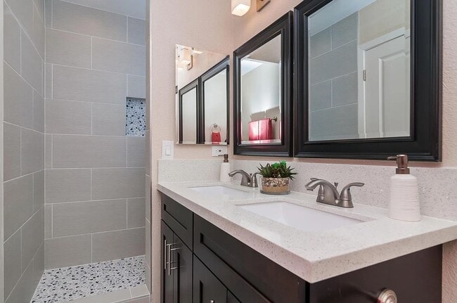 Building Photo - 4 Bedrooms and 2.5 baths!  Modern upgrades...