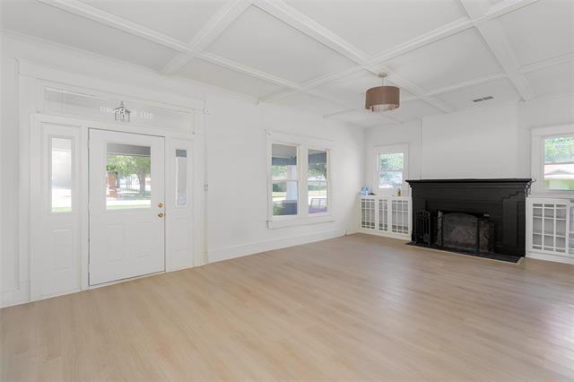 Building Photo - 201 E Pecan St