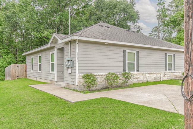 Building Photo - 15633 Sycamore Dr