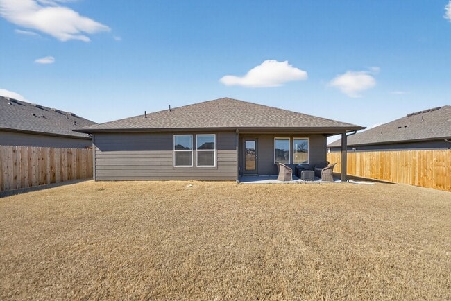 Building Photo - 405 S 85th St