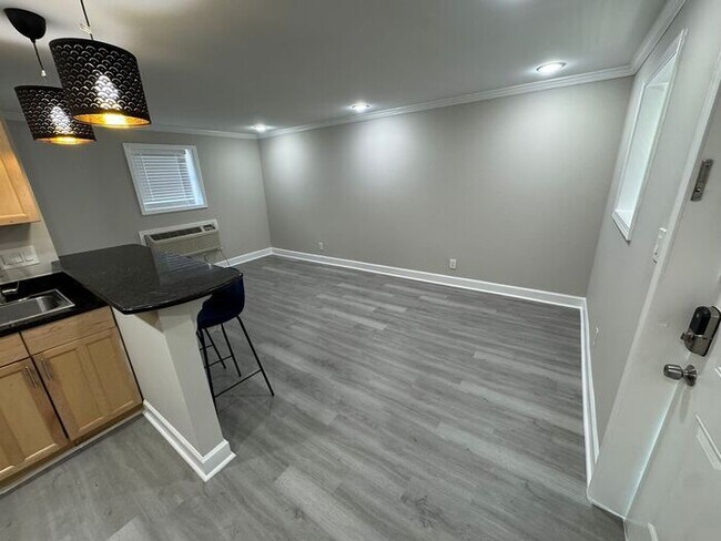 Building Photo - 45 Sheridan Dr NE
