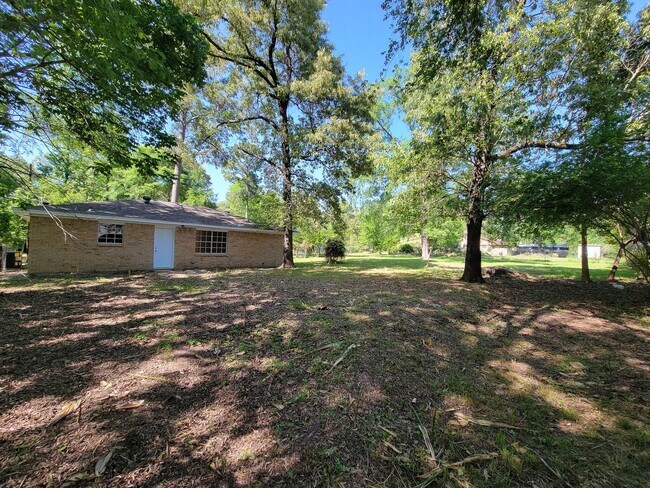 Building Photo - BEAUTIFUL RECENTLY REMODELED LEASE HOME IN HUNTSVILLE, TEXAS