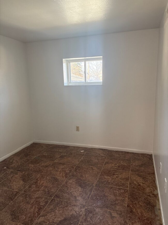 Building Photo - 2 Bedroom in Building near Farquhar Park -...