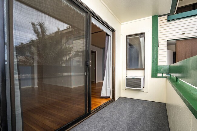 Building Photo - Beautifully Renovated 1 Bedroom/1 Bath Iao...