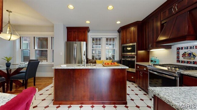 Building Photo - Charming home in the Heart of University City.